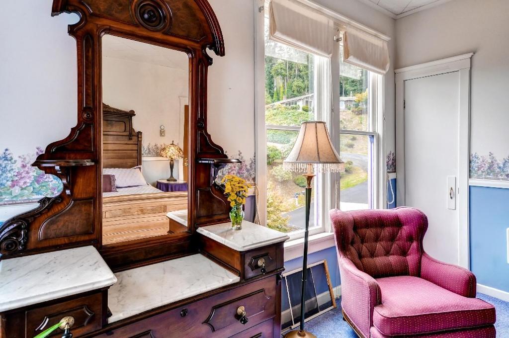 Astoria Painted Lady Historic Apt With River View! Dış mekan fotoğraf